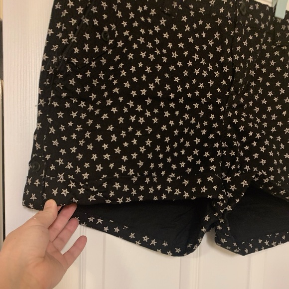 NEVER WORN Torrid 22 3.5 Inch Military Stretch Twill Mid-Rise Short, Black Star - Picture 10 of 14